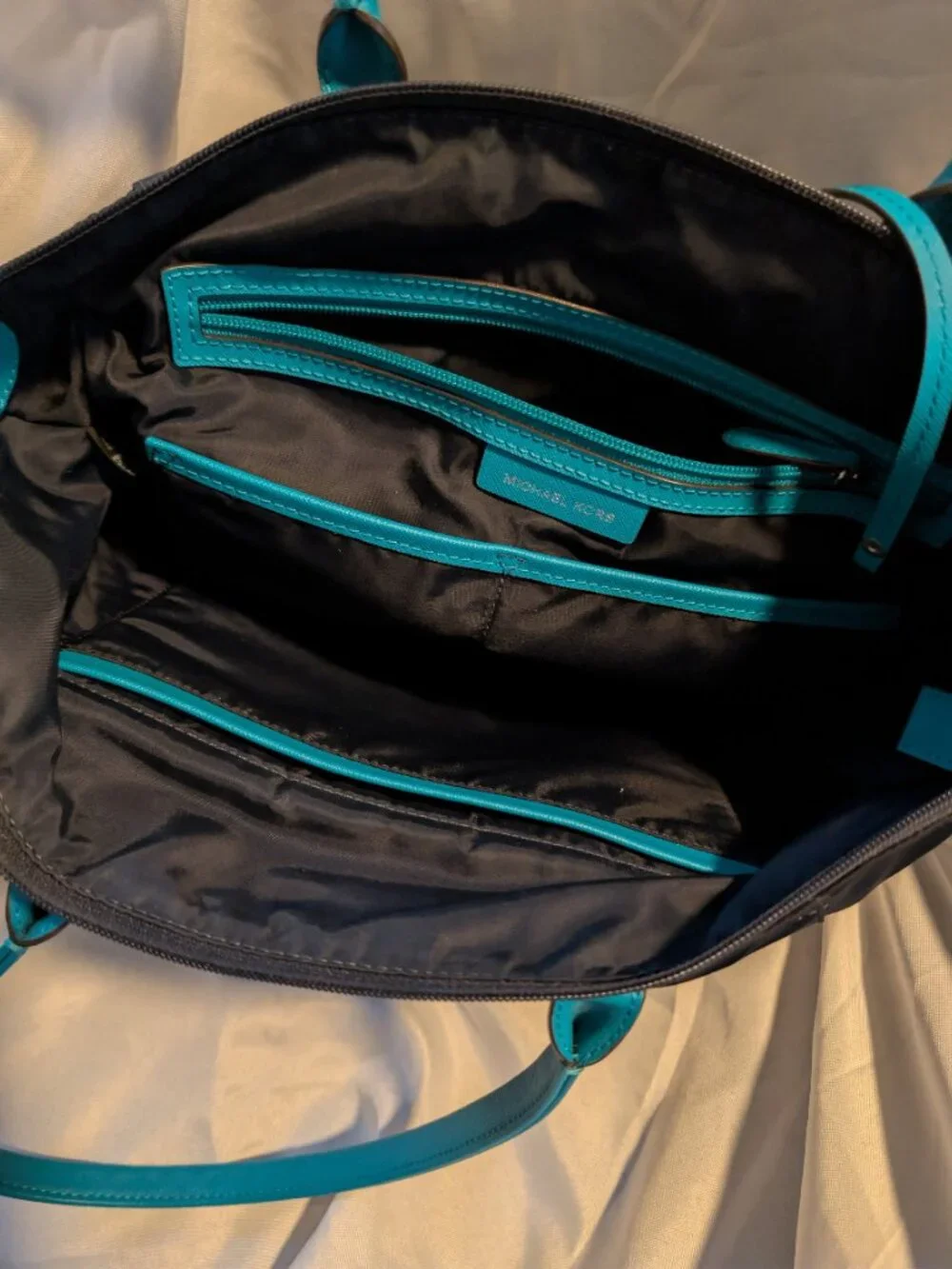 AUTHENTICATED MICHAEL KORS NYLON KELSEY HANDBAG BLACK/TURQUOISE EXCELLENT COND